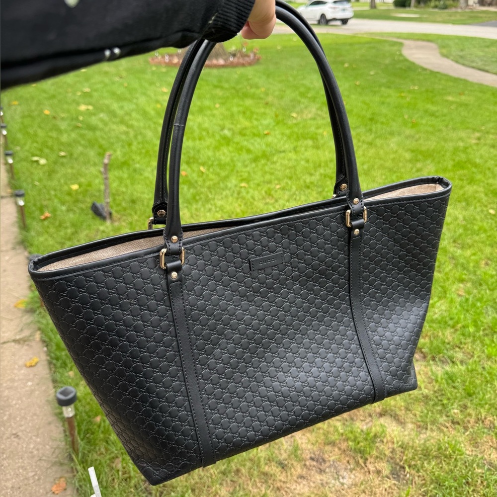 Gucci
Microguccissima
Medium Joy Tote Black Leather